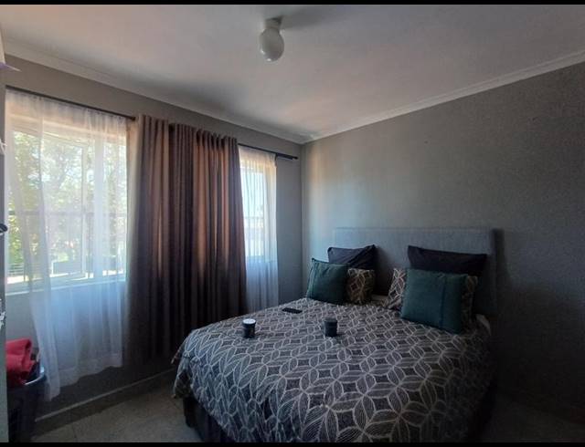 2 BEDROOM PROPERTY TO RENT IN GREENWOOD PARK